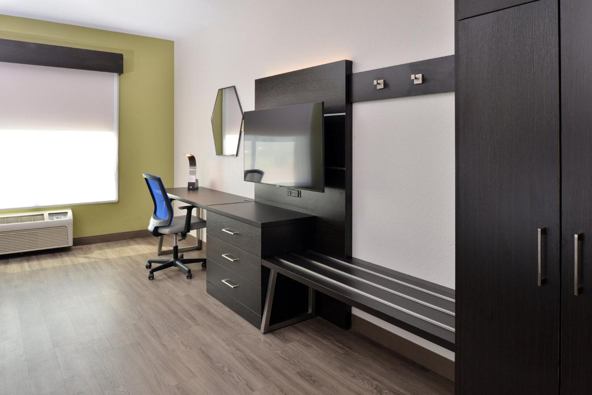 Express & By Ihg 3*