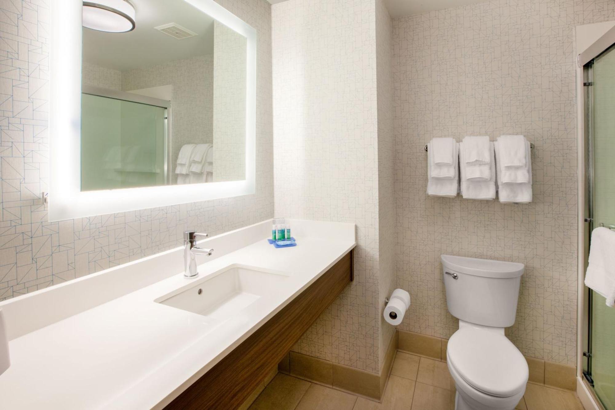 Hotel Express & By Ihg 3*