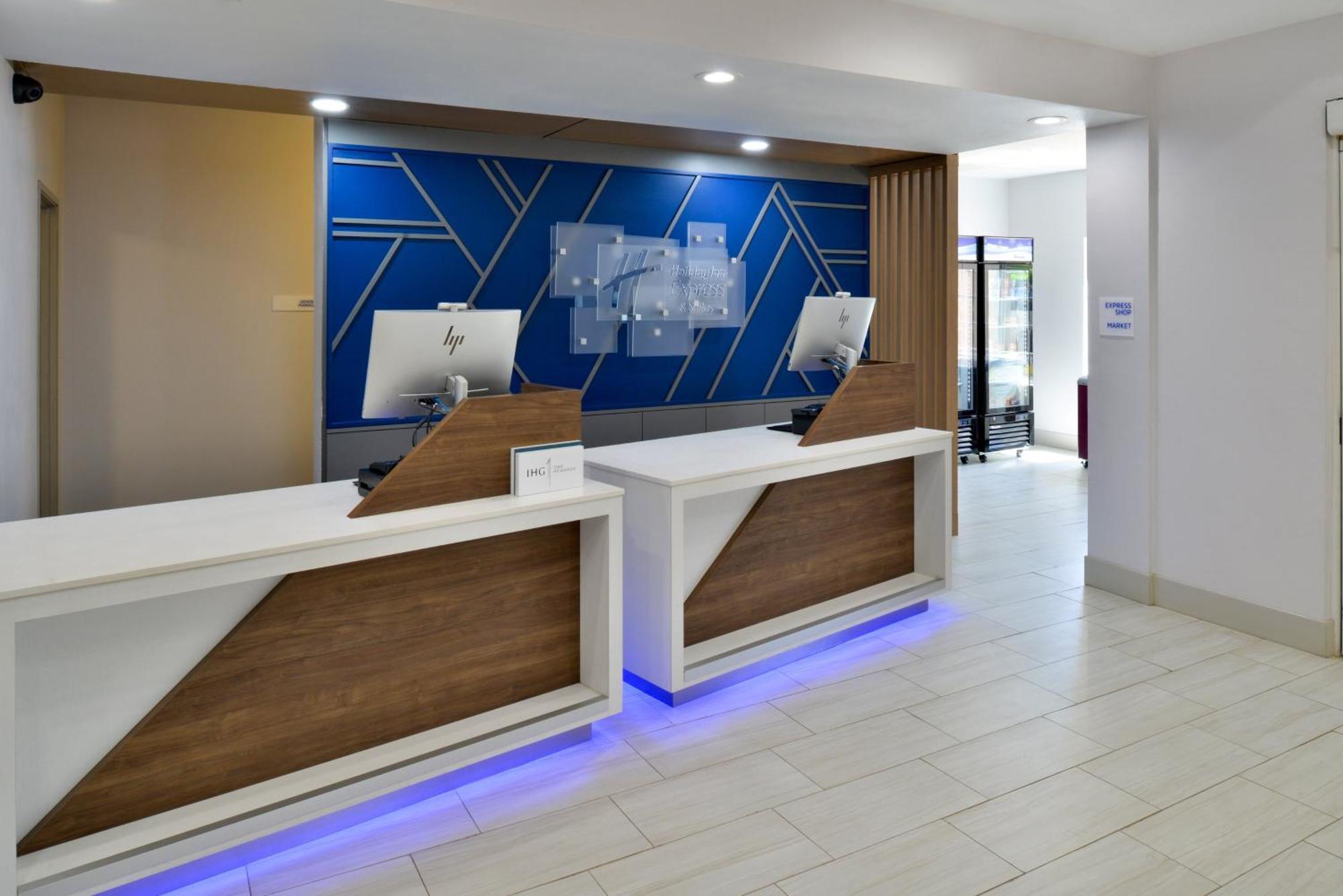 Express & By Ihg Hotel 3*