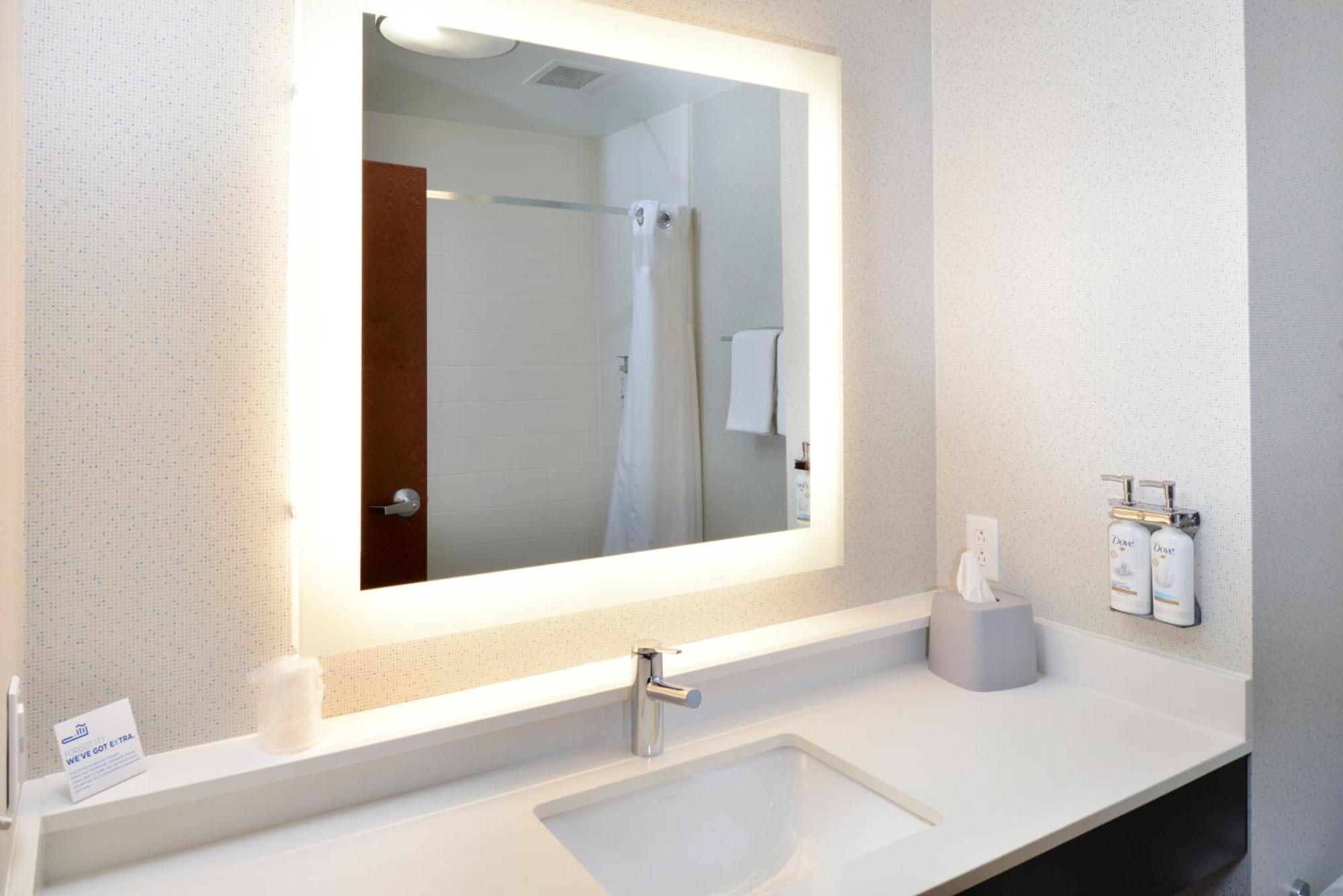 Express & By Ihg Hotel 3*