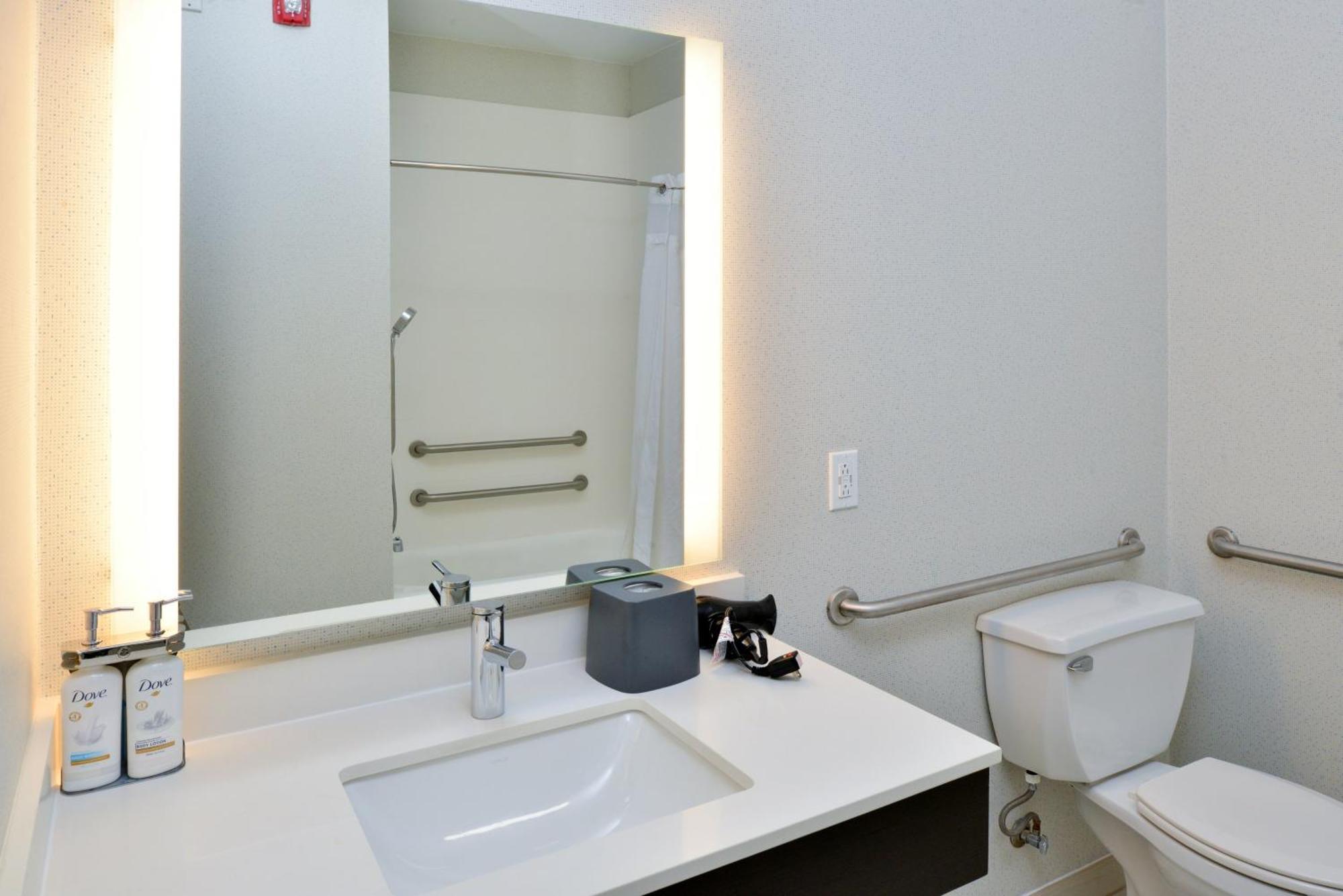 Express & By Ihg Hotel 3*