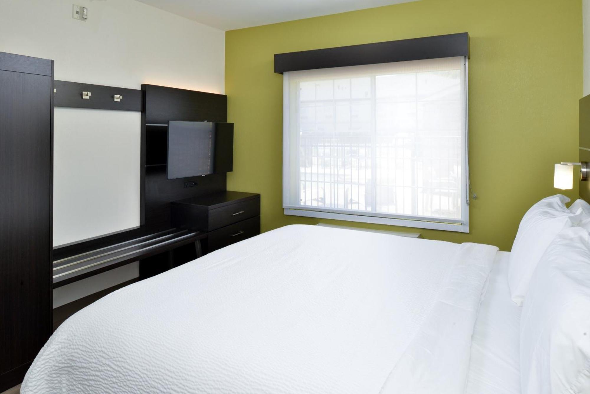 Hotel Express & By Ihg