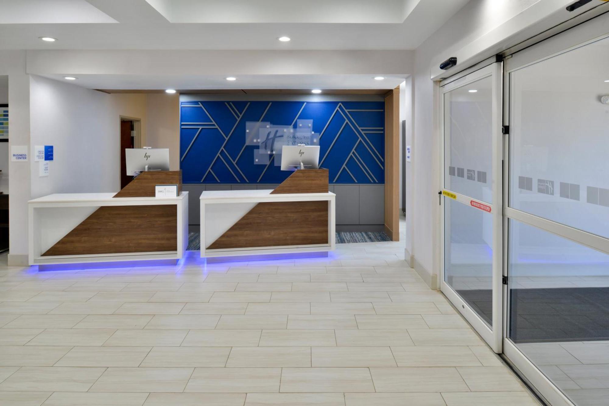 Express & By Ihg 3*
