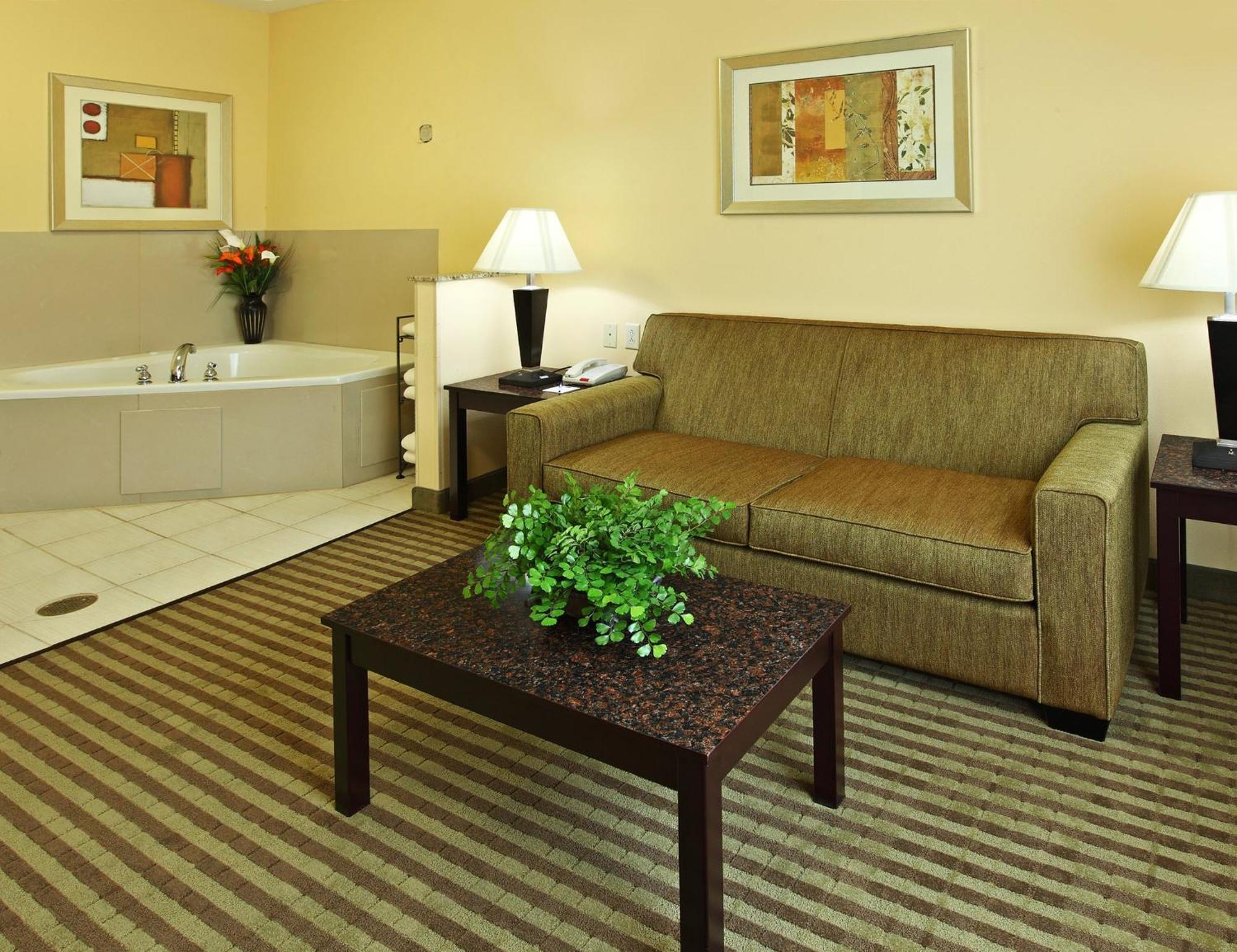 Express & By Ihg Carthage